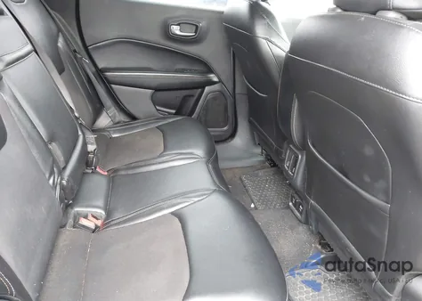 2018 Jeep Compass Latitude 4X4 z USA, uszkodzony, nr VIN 3C4NJDBB3JT185786